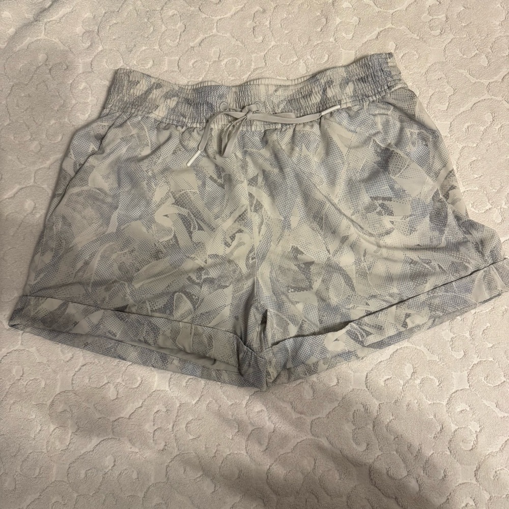 Lululemon Spring Break Away Shorts - Jasmine White Multi 6